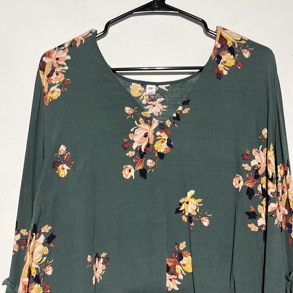 BP Nordstrom Green Floral V-Neck Bell Sleeve Long Sleeve Blouse Size XXL - Picture 2 of 9